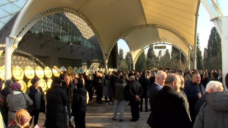 ONU ÇOK SEVDİKLERİ İÇİN HERKES BURADA