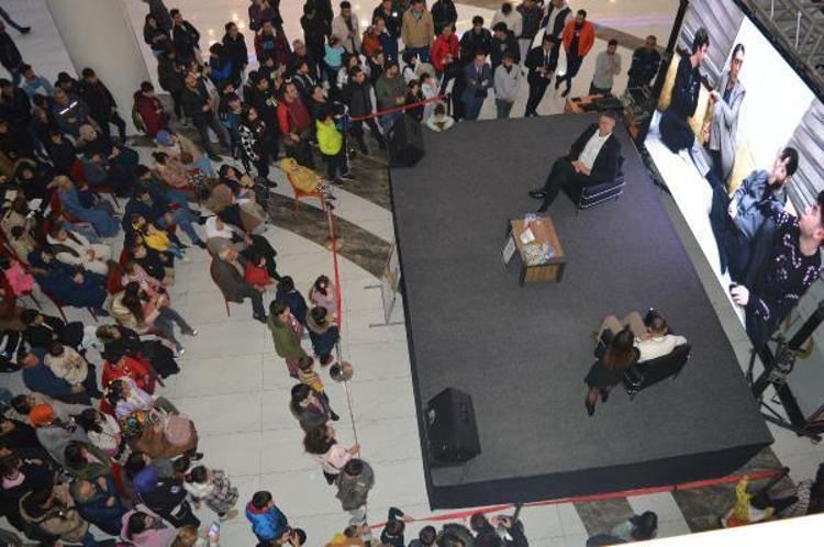 ‘ÜLKEMİ VE MARDİNİ DÜNYAYA TANITMAYA, İNSANLARA ADINI EZBERLETMEYE ÇALIŞIYORUZ’