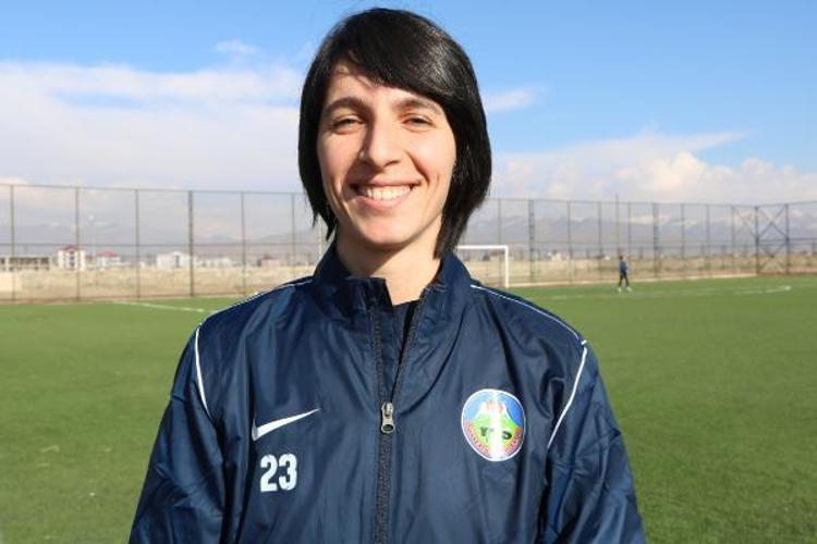 FUTBOL DENİNCE HERKESİN AKLINA ERKEKLER GELİYOR