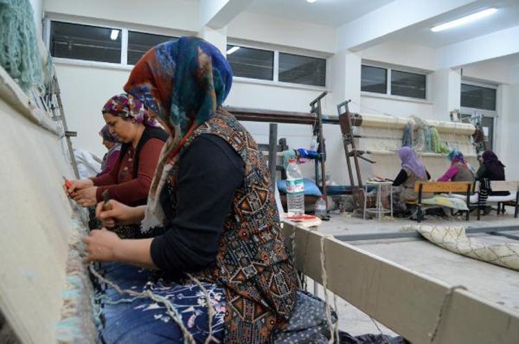 ORTALAMA 150 İLE 200 METRE HALI ÜRETİYORUZ