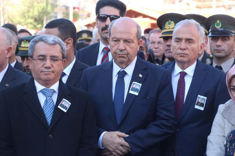 AĞABEYİNİN FOTOĞRAFINA BAKIP, GÖZYAŞI DÖKTÜ