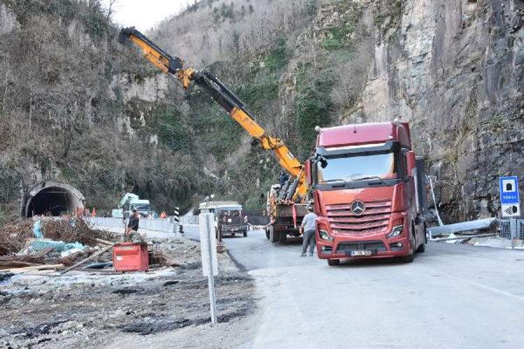 ‘ARAÇLARIMIZ BUGÜN GEÇMEYE BAŞLADILAR’