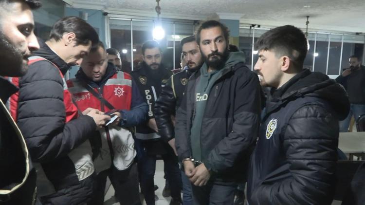 ARANAN KİŞİLER EĞLENCE MEKANINDA GÖZALTINA ALINDI