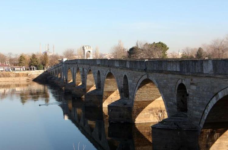 OSMANLI ARŞİVLERİNDE YAZIŞMALAR MEVCUT