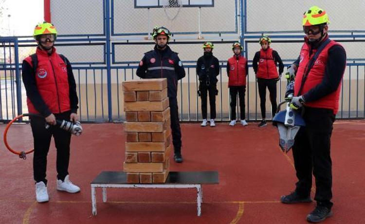 AYNI GÖREVİ YAPMAK BAZEN ATIŞMALARA SEBEBİYET VEREBİLİYOR