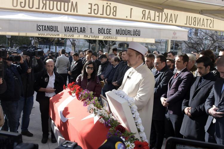 BEN ONA HAYRAN BÜYÜDÜM