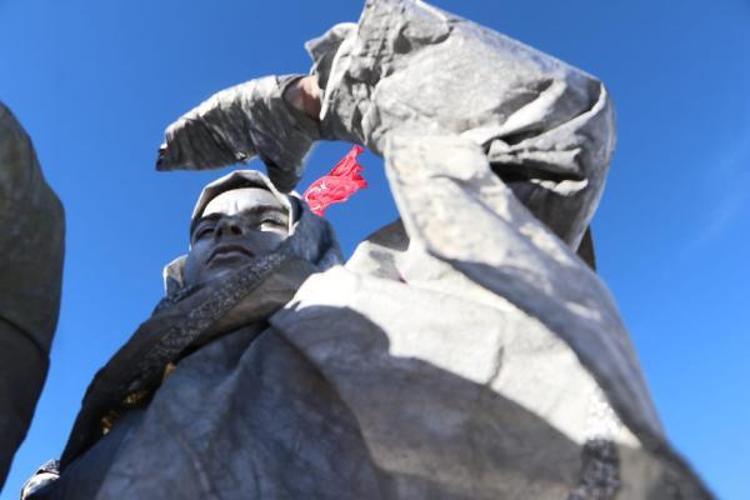 BİZLERE DÜŞEN BU YİĞİTLERİ UNUTMAMAK