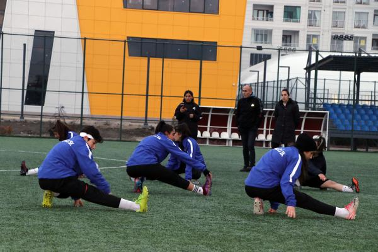 EŞİMİN DE BÜYÜK EMEĞİ VAR