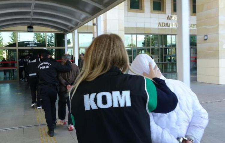 DEPOLARDAKİ 10 MİLYON LİRALIK MALLARA EL KONDU