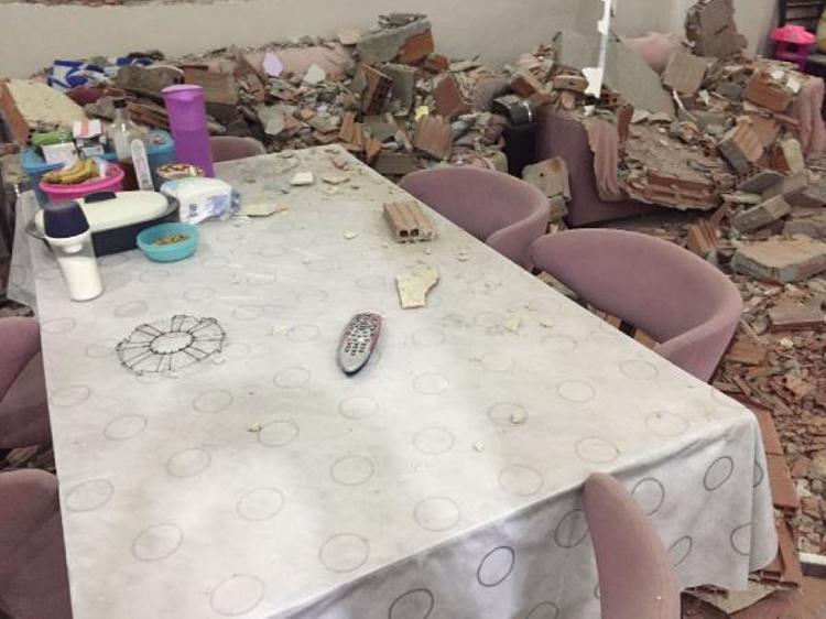 BÜTÜN MOLOZLAR KOLTUKLARA DÜŞMÜŞTÜ