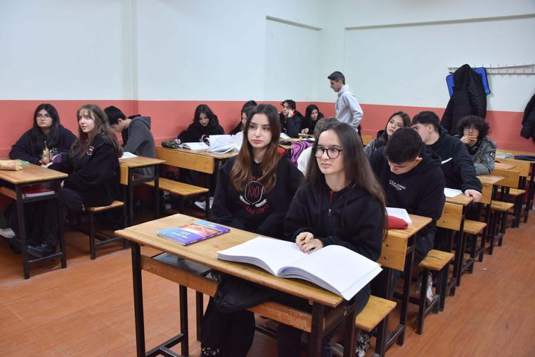 KIZIMLA BENZER BİR KADERİ YAŞIYORUZ