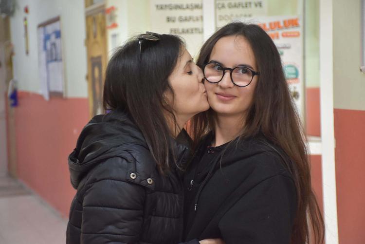 MELİS BİZDEN ÇOK DAHA İYİ BİR SEVİYEYE GELDİ