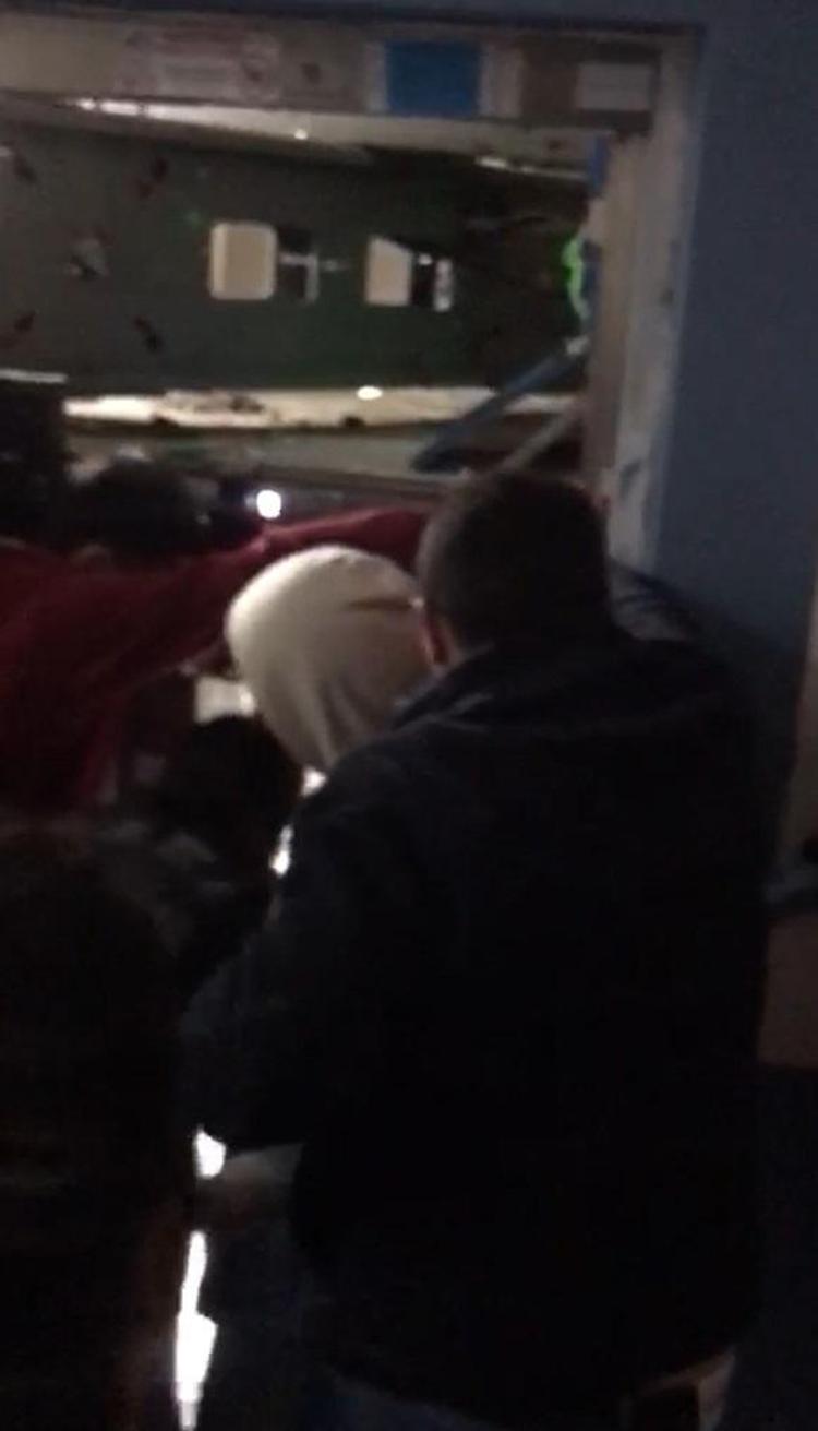 BİR SIKINTI YAŞAMADAN GÜVENLE ASANSÖRDEN ÇIKMIŞLARDIR