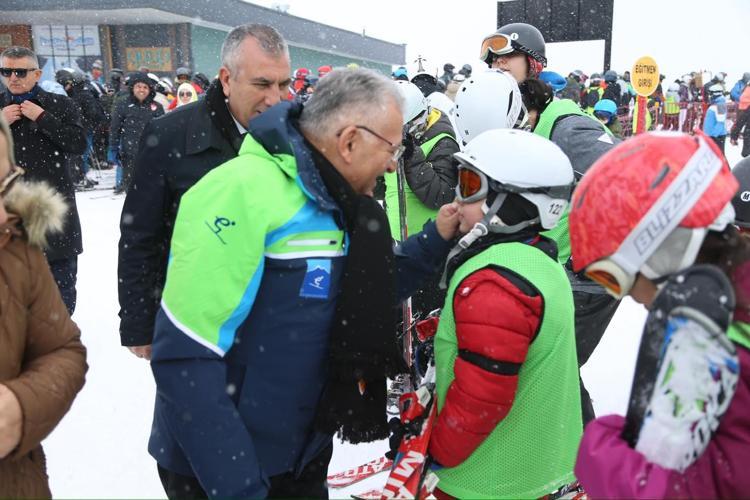 TÜRKİYENİN DÖR BİR TARAFINDAN ERCİYESE TURİST GELİYOR