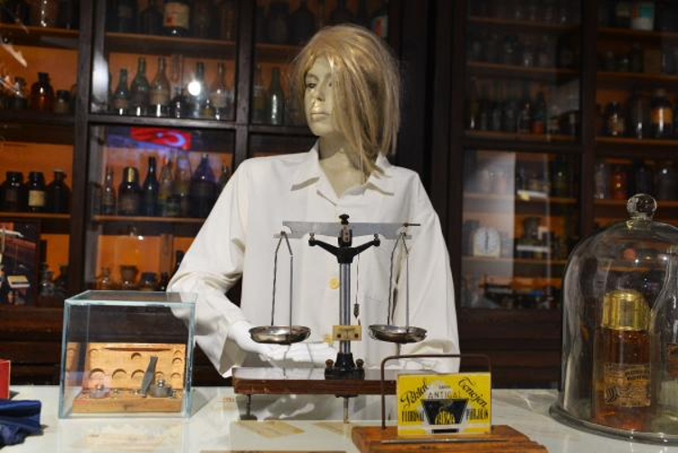 İNSANLAR ÖLMEKLE ÖLMEZ, UNUTULMAKLA ÖLÜR