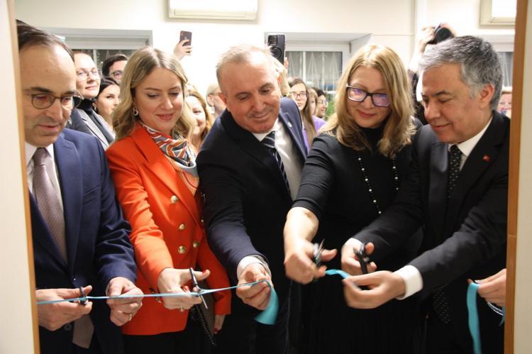 ‘SERGİ, RUS RESSAMLARIN BAKIŞ AÇILARINI YANSITIYOR’