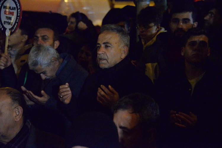 ENKAZIN KALDIRILDIĞI ALANLARA BALON, KARANFİL VE OYUNCAKLAR BIRAKILDI