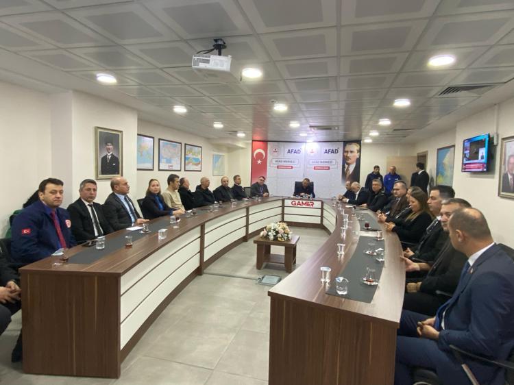 VALİ HACIBEKTAŞOĞLUSİ: MADENCİLERİMİZ 335 VATANDAŞIMIZI SAĞ KURTARDI