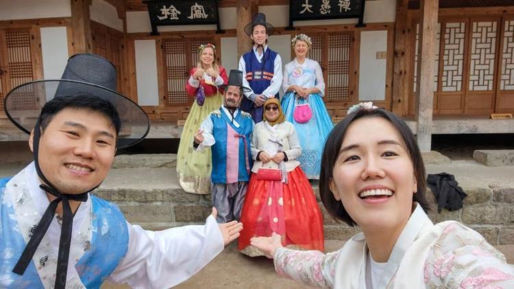 ‘DÜNYANIN ÖBÜR UCUNDA BİR AİLEM VAR’