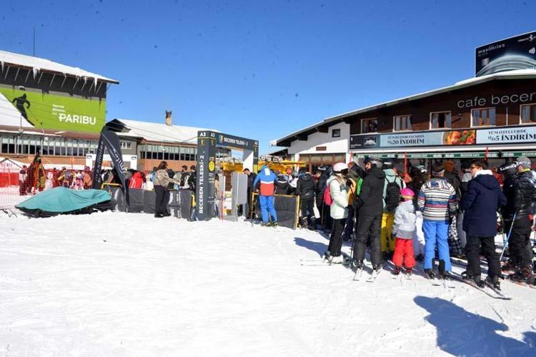 ‘5 BİN TL’YE 2 SAATTE KAYAK ÖĞRENİLİYOR’