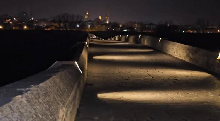 12 KÖPRÜNÜN TAMAMINI AYDINLATMAYI HEDEFLİYORUZ