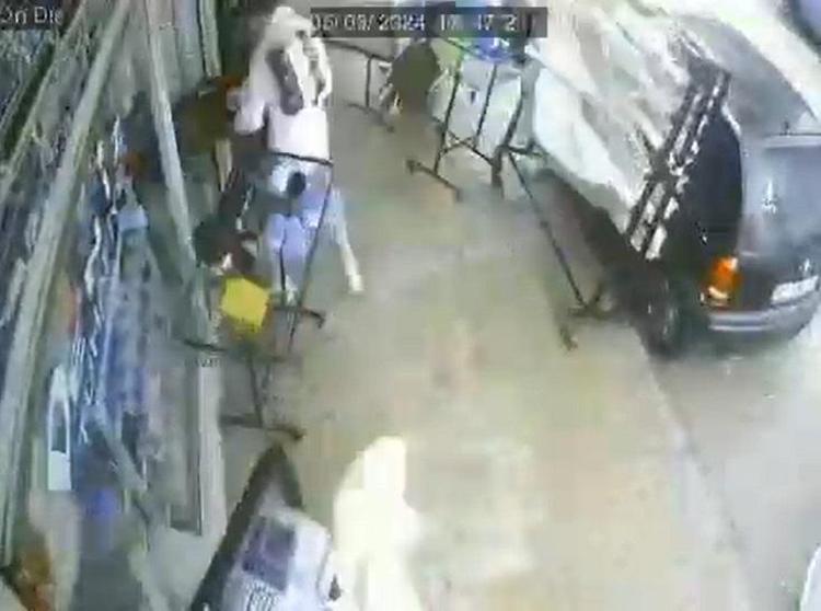 BİN DÖNÜME YAKIN SERA ZARAR GÖRDÜ