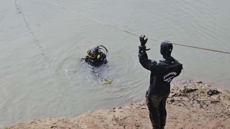 SİLAHI ÇAYA ATMIŞ