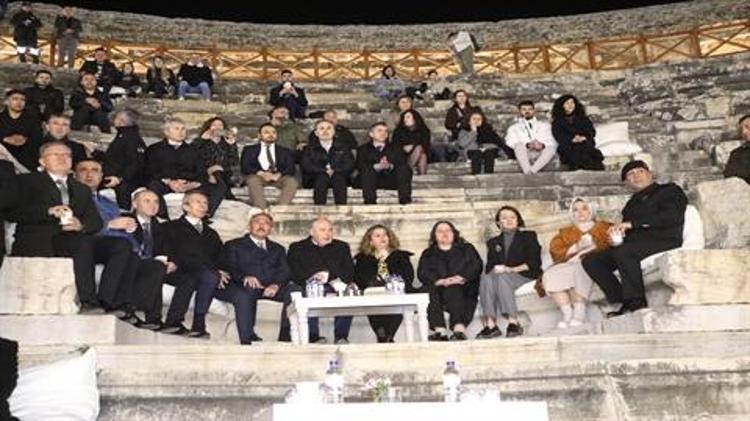 ZİYARETÇİLER GECE 1800 YILLIK ANTİK TİYATROYU DA GEZEBİLECEK