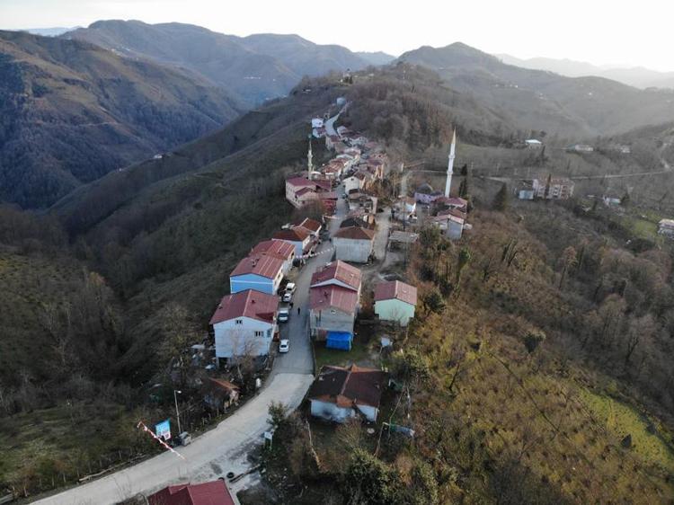 ‘İKİ CAMİ İMAMI EZANI BİRLİKTE OKUYOR’