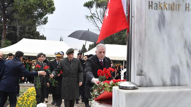Mehmet Akif Ersoy kabri başında anıldı