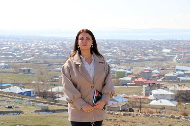 KADINLARIMIZIN SESİ OLMAK İSTİYORUM