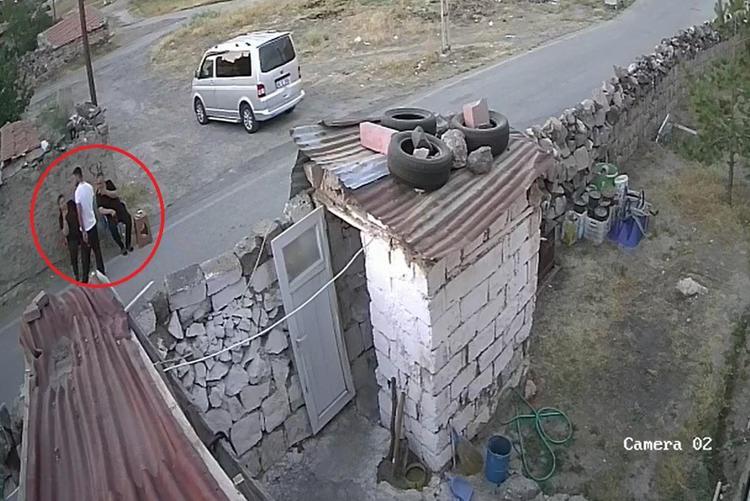 BEKLEMEDİĞİM ANDA SIRTIMDA BİR ATEŞ HİSSETTİM