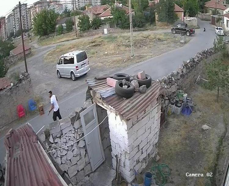 BİR EVLADI ANNESİNİN GÖZÜ ÖNÜNDE VURDULAR