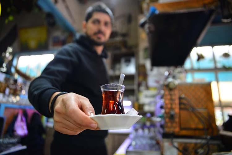 ‘ALAY KAHVESİ’NE ÖNCE DEDELERİMİZ GELİYORDU ŞİMDİ TORUNLARI GELİYOR’