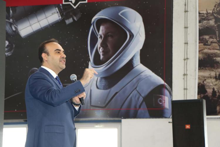 TÜRK GENÇLİĞİ BAŞARI HİKAYELERİNE İMZA ATIYOR