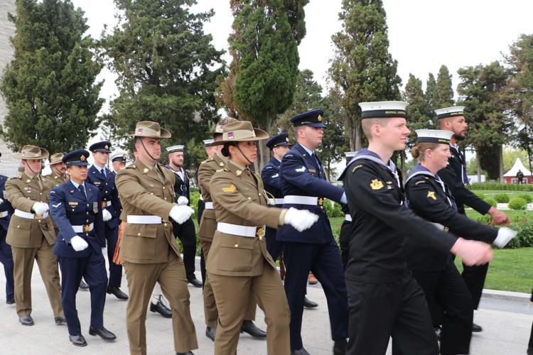 FRANSIZ VE İNGİLİZ ANITINDA TÖREN