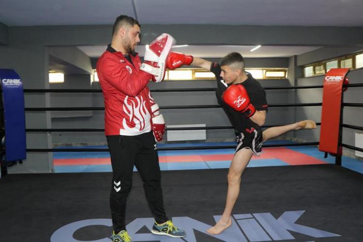 ANTRENÖRÜ CİHAN YURT: ALTIN MADALYAYI ÜLKEMİZE GETİRECEĞİNE İNANIYORUZ