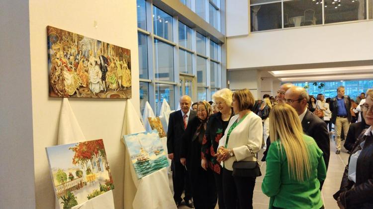 DEMET HANIM HAYATIN TUVALLERLE RENKLENDİRME YÖNÜNÜ SEÇTİ