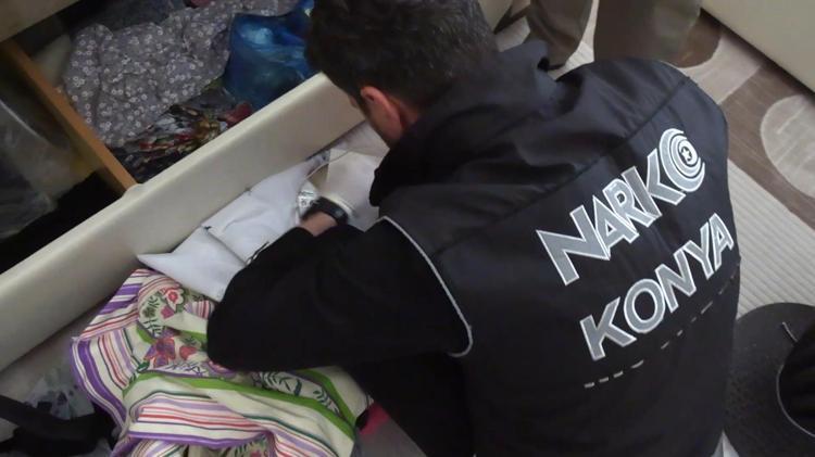 MUAYENEHANESİ KAPANINCA, YURT DIŞINDA E-REÇETE SİSTEMİNDEN HAP YAZMIŞ