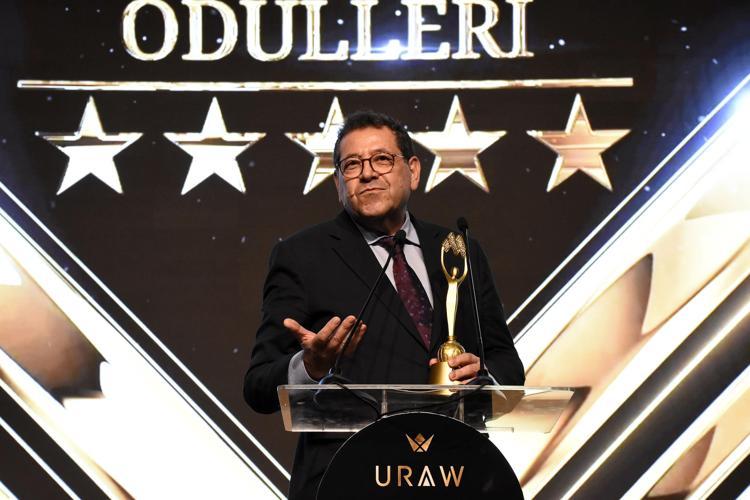 ÖDÜLÜ DHA ÇALIŞANLARI ADINA ALIYORUM