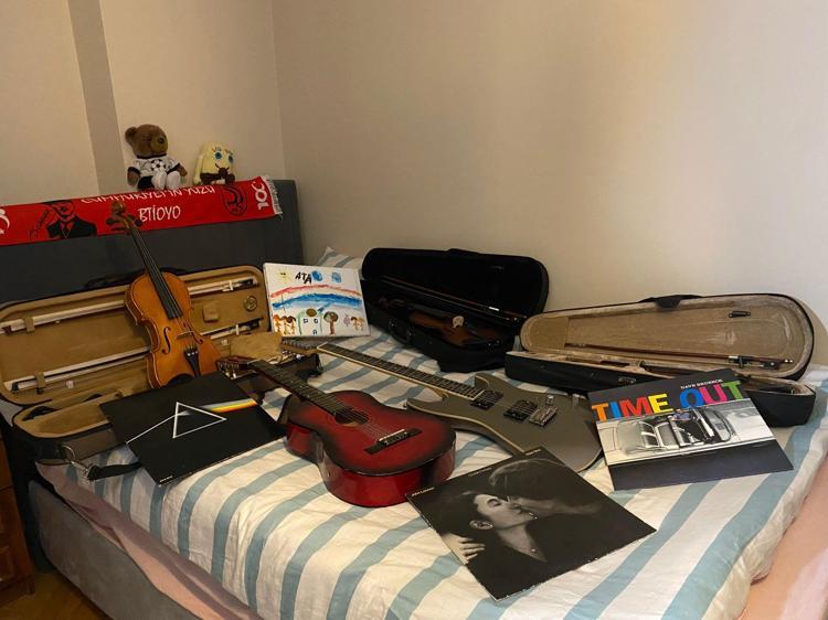 HAYALİ DÜNYAYI GEZMEKTİ