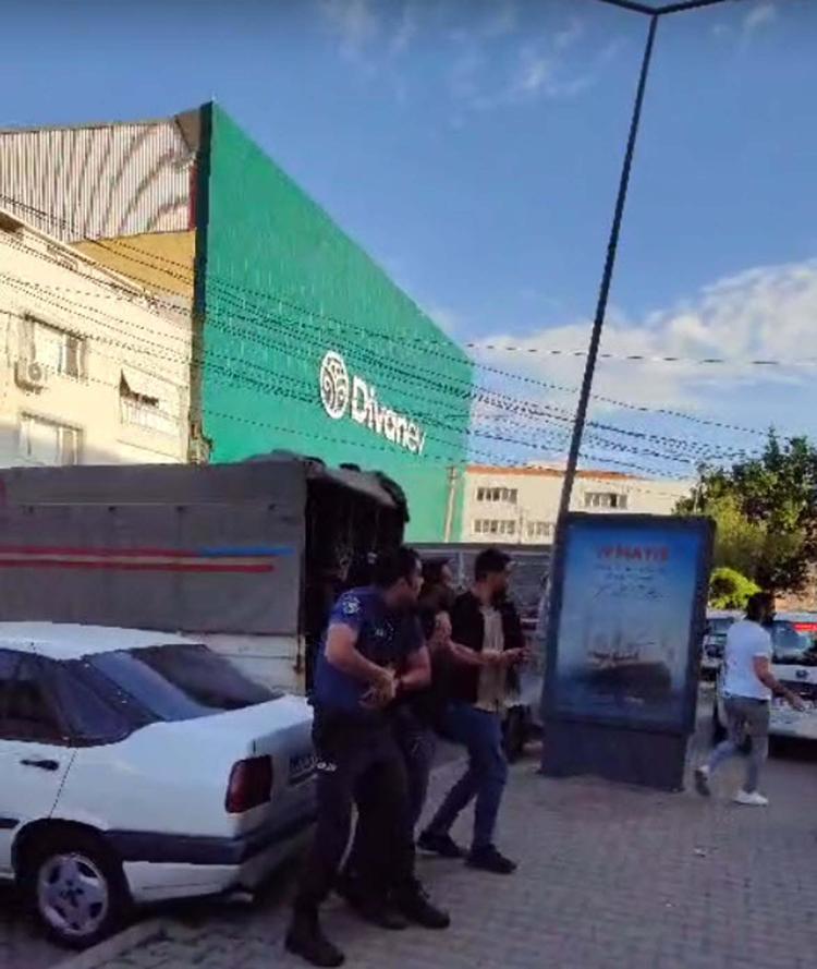 DÖVE DÖVE ÇOCUĞU ARABAYA SOKTULAR