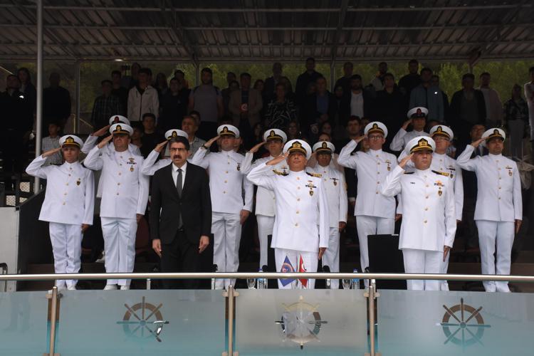 HEM ÜZÜNTÜ HEM MUTLULUK HEM GURURU BİR ARADA AYNI ANDA YAŞIYORUM