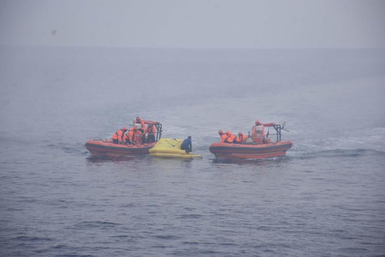 YÜZÜCÜ KURTARICI SUDAN ÇIKARDI