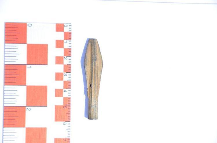 ÇIPLAK AMA KIBLEYE DÖNÜK GÖMÜLMÜŞ