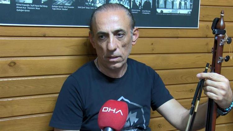20 YILDIR BURADA SAZ ÇALIP, TÜRKÜ SÖYLEYEREK STRES ATIYORUM