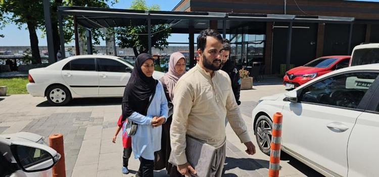 TELEFONUNU ARARKEN ÇAKMAĞI YAKINCA ALEV ALMIŞ