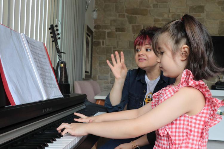 RENKLERLE BERABER NOTALARI DA ÖĞRENDİK