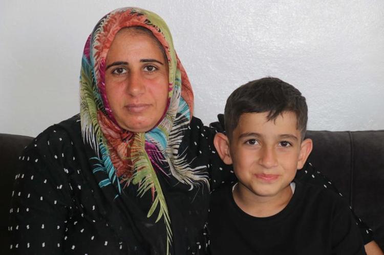 OKUL İÇİN AĞLIYOR