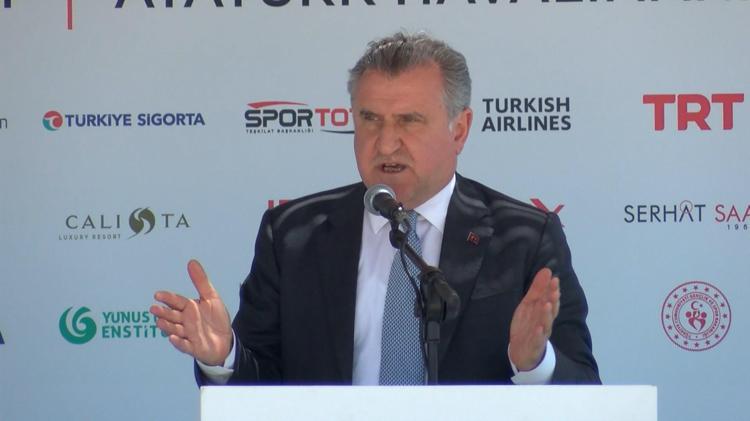 “HER BİRİMİZ BİR DİĞERİMİZİN YÜZÜNDE TEBESSÜM OLMAK İÇİN GEÇ KALMIŞ DEĞİLİZ